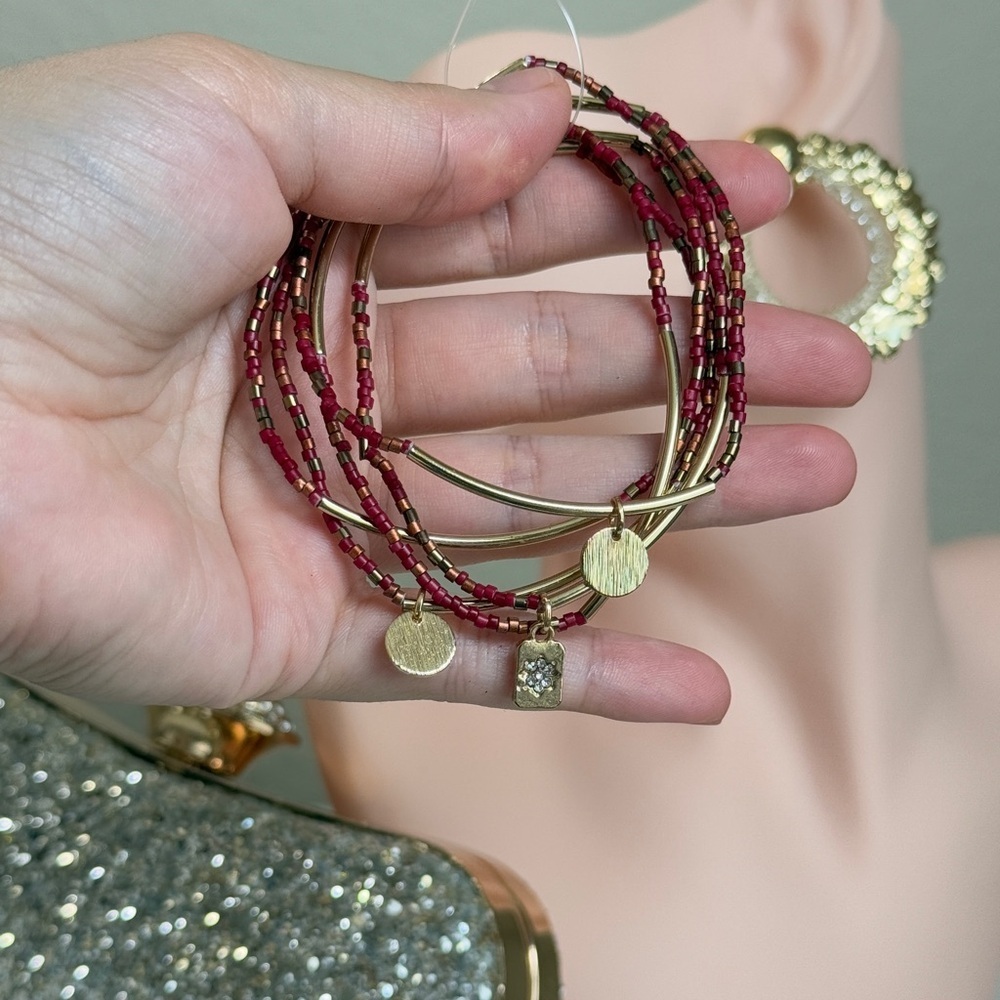 ⚜️❤️🔥 Elegant Red and Gold Beaded Stretch Bracelet Set 💫 - Picture 5 of 6